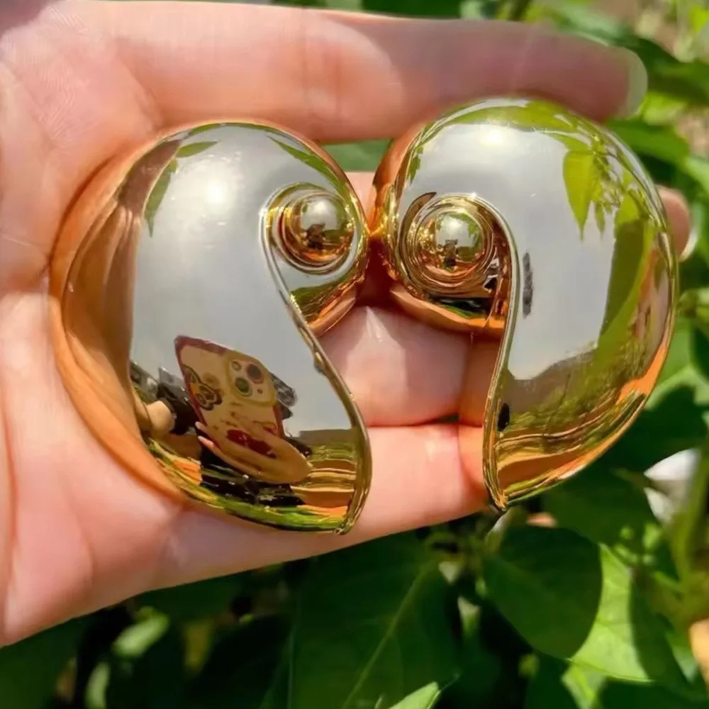 Vintage Gold Snail Earrings - Picture 2 of 4